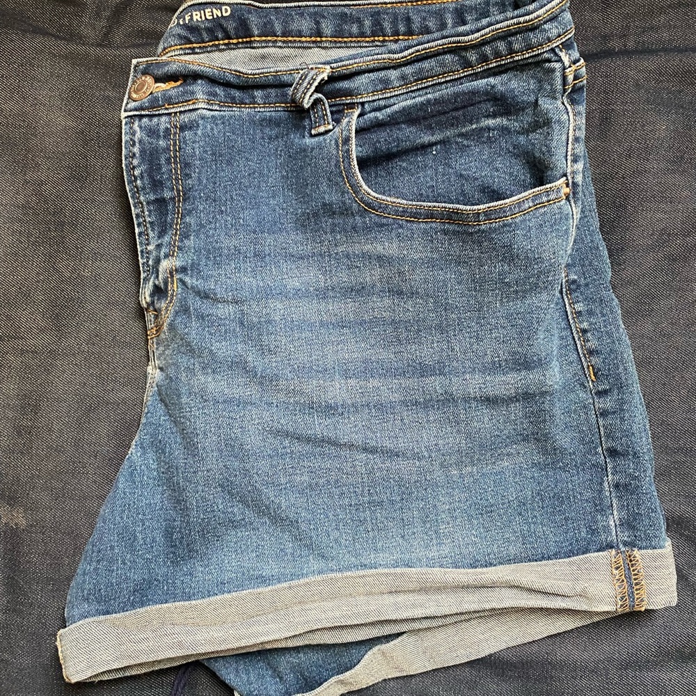 Boyfriend Jean cuffed shorts